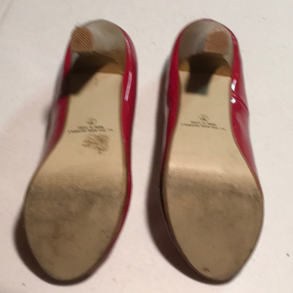 Red Heels - Picture 3 of 4